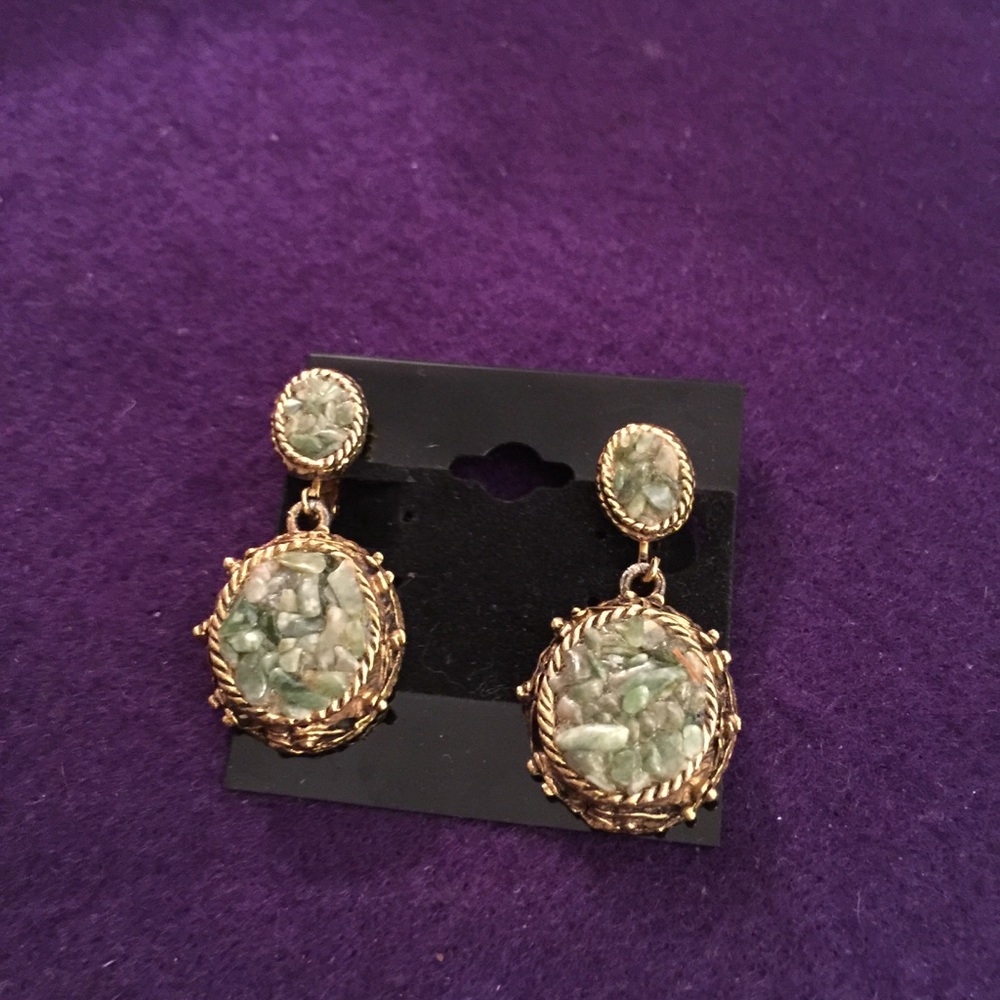 Vintage Jade Chips & Gold Tone Clip On Earrings - Picture 5 of 8